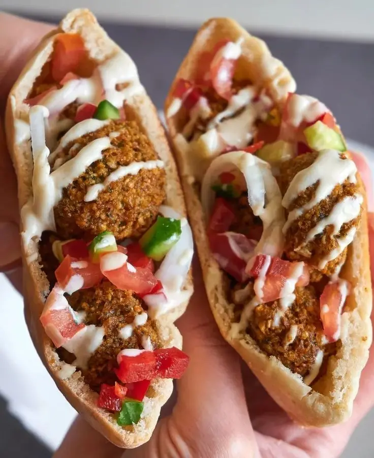 High-Quality Falafel Sandwich Photo for Food Lovers