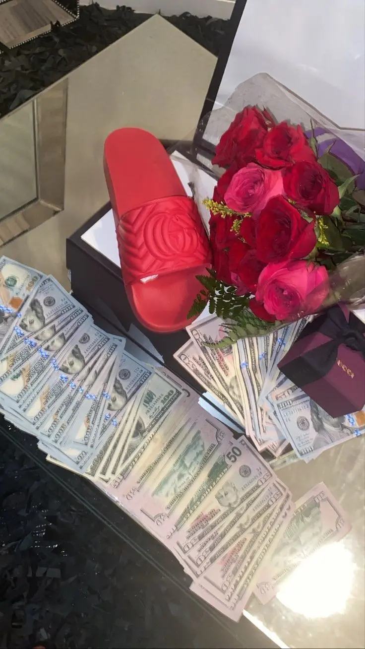 Download High-Quality Wallpaper of Dollars and Flowers