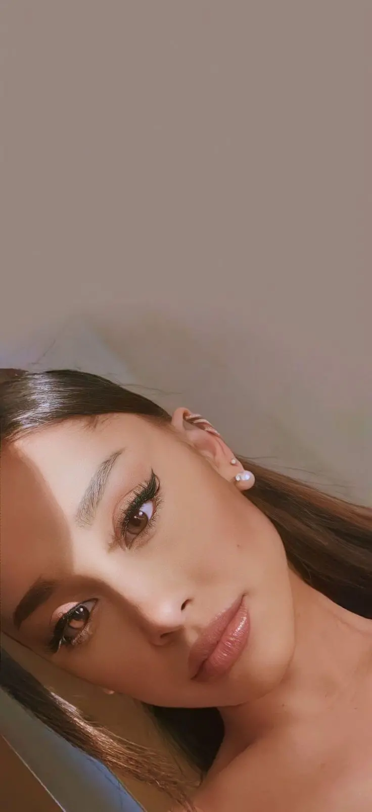 Download Profile Pictures of Ariana Grande - The Actress in 8K