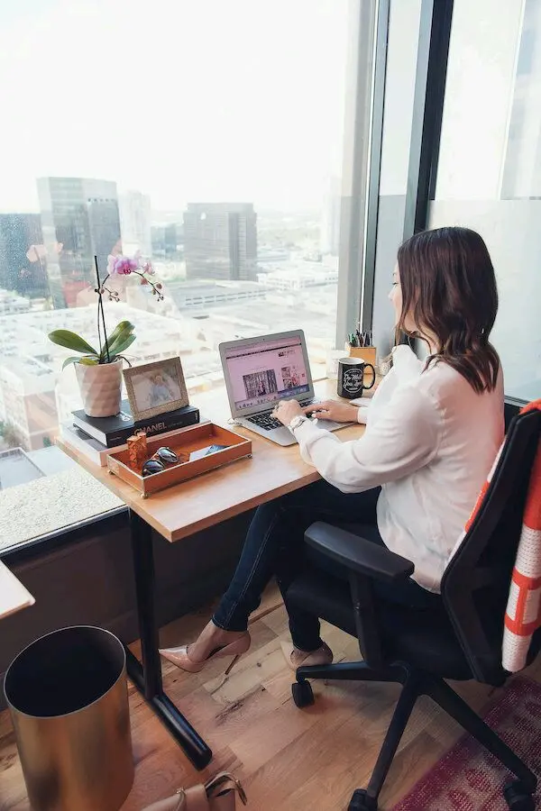 High-Quality Computer Image for Free Download