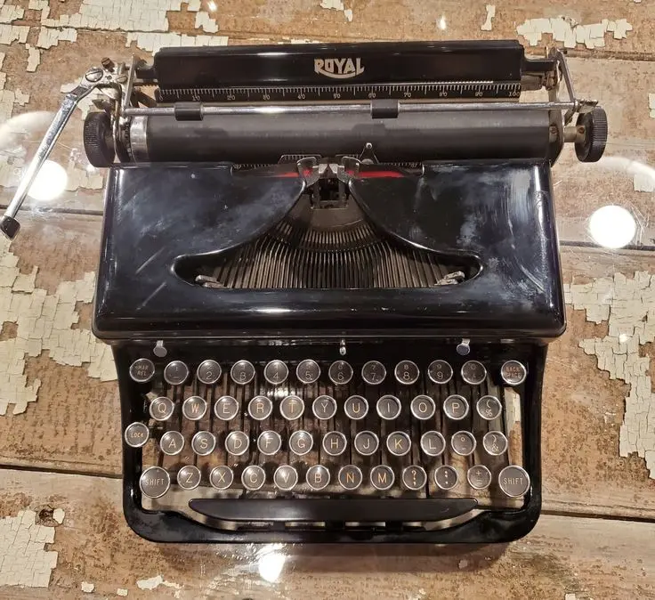 Download Antique Typewriter Wallpaper
