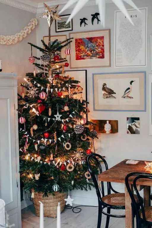 Download Profile Picture of Christmas Tree in Corner