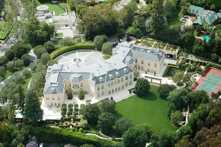 Photo of Luxury The Manor Home