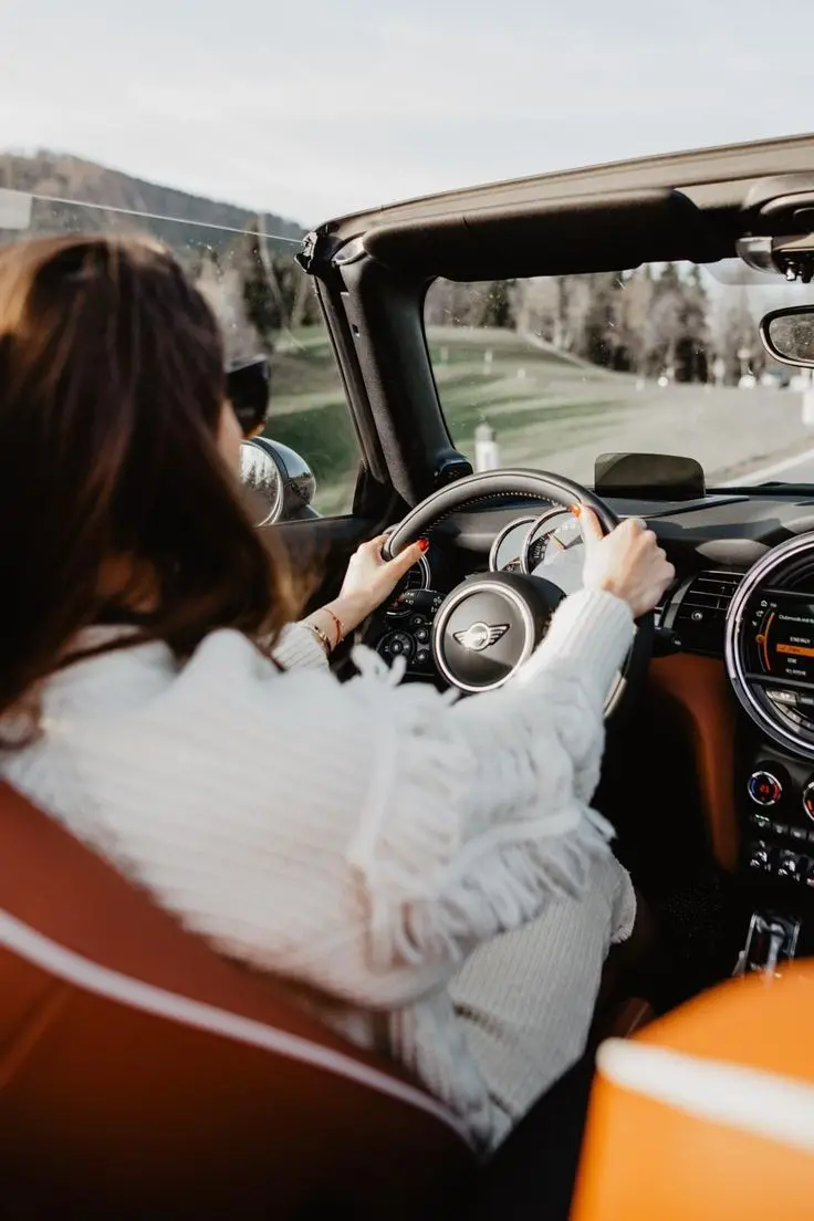 Download Girl in Car Image HD
