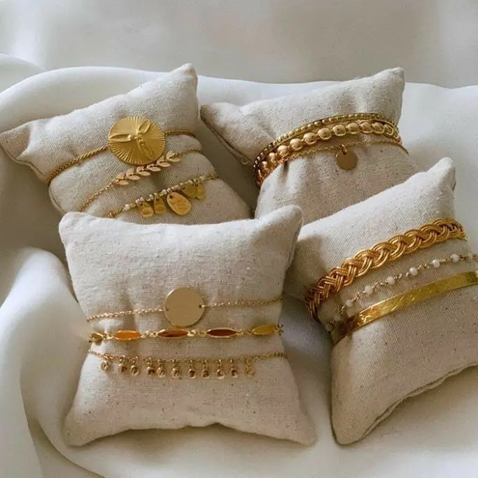 Download Profile Pictures of Gold Chains on Cushion