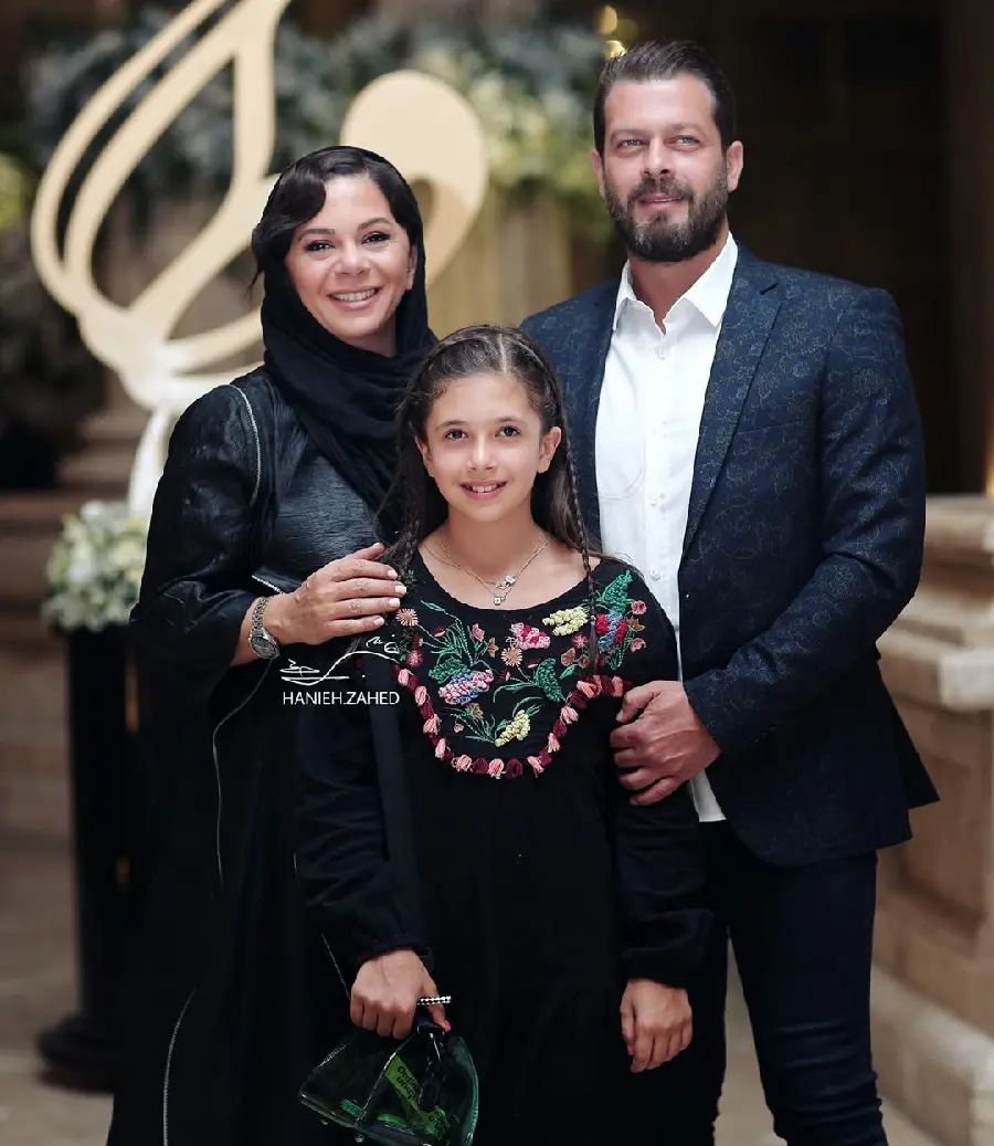 Download Mastaneh Mohajer Poujman Bazighi and Daughter Image