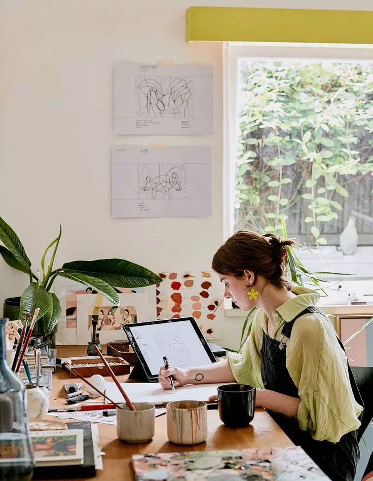 Download Girl Painting High-Quality Image