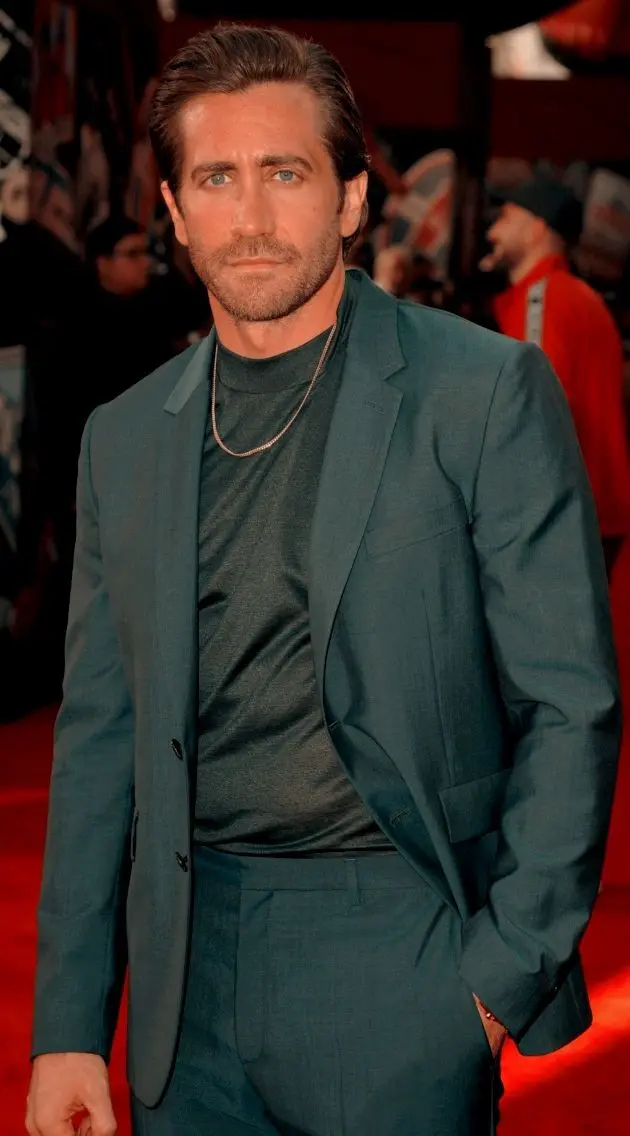 Download Jake Gyllenhaal Image Buddhist 8K