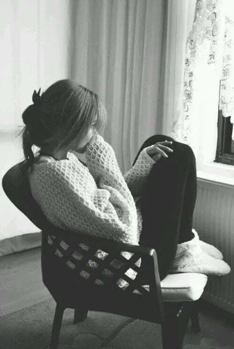 Sad and Lonely Girl Profile Picture Download - Perfect for Social Media