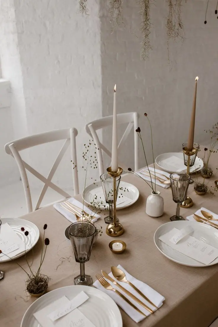 Minimalist Dining Table Decor for Simple Elegance