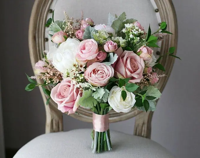 Modern and Beautiful Bridal Bouquet Photos for Weddings