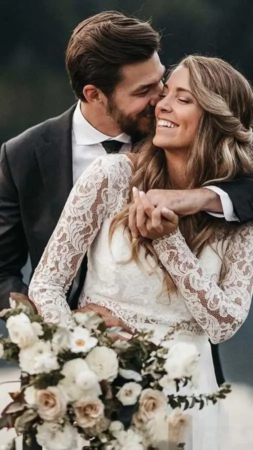 Romantic Wedding Pose Ideas for Couples