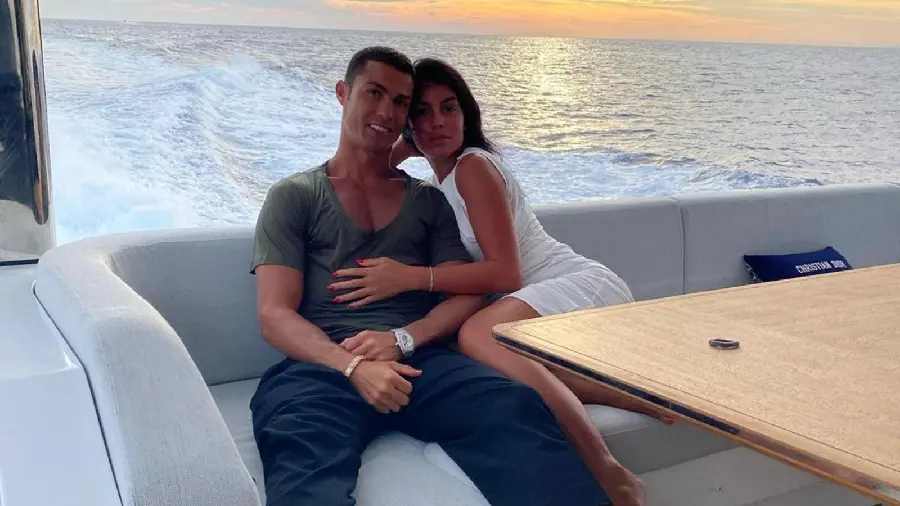Download Cristiano Ronaldo Photo - With Wife High Quality