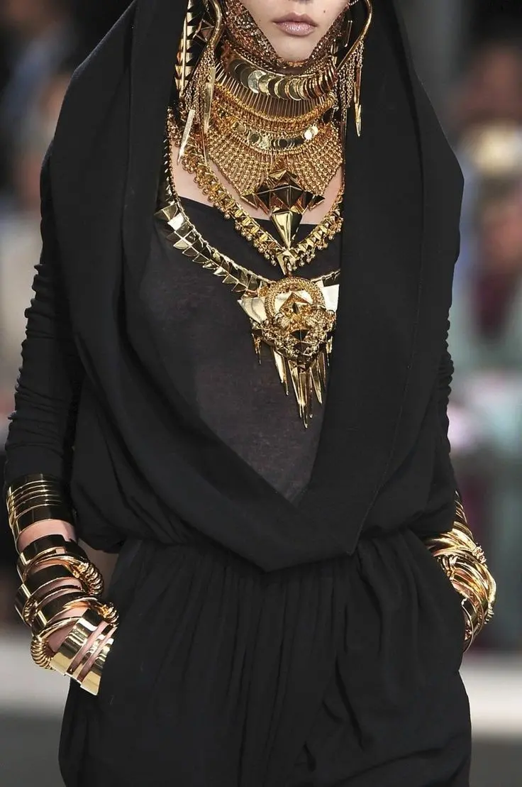 Download Images of Supermodel with Gold