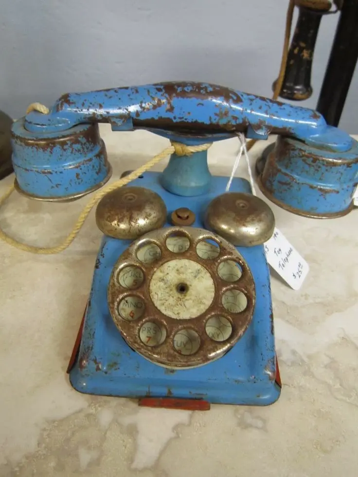 Download Rusty Blue Old Phone Image in High Quality
