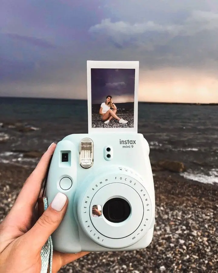 Download 8K Profile Picture of Instant Camera