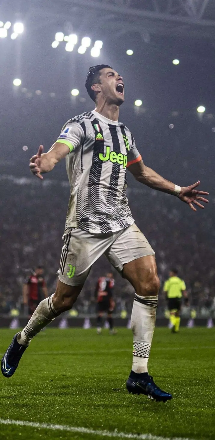 Download Cristiano Ronaldo Photo - High Quality