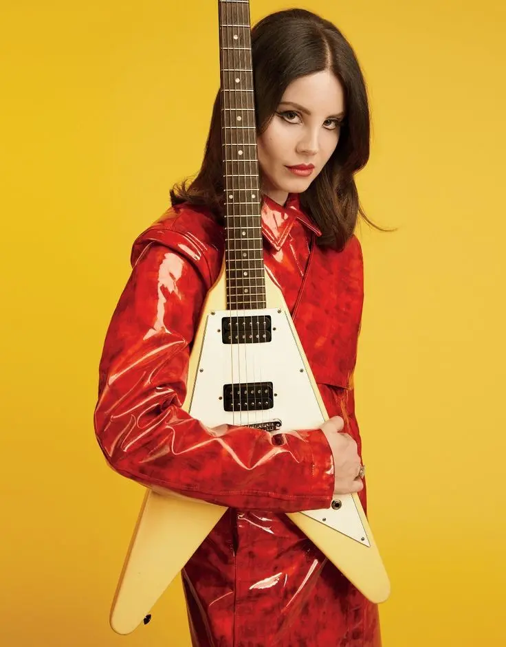 Download Lana Del Rey Profile Waitress Guitarist