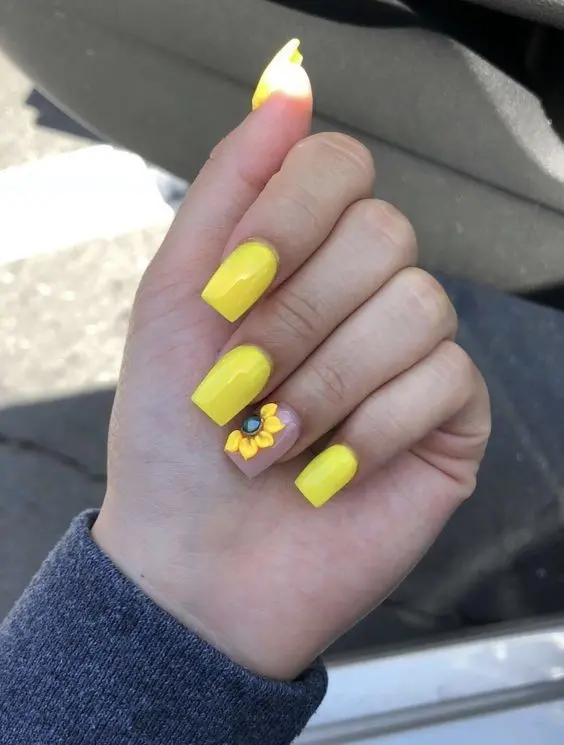 Image of Sunflower Nail Design