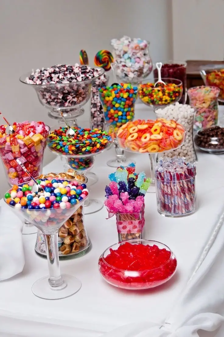 Idea for Setting Up a Snack Table with Gummies and Smarties