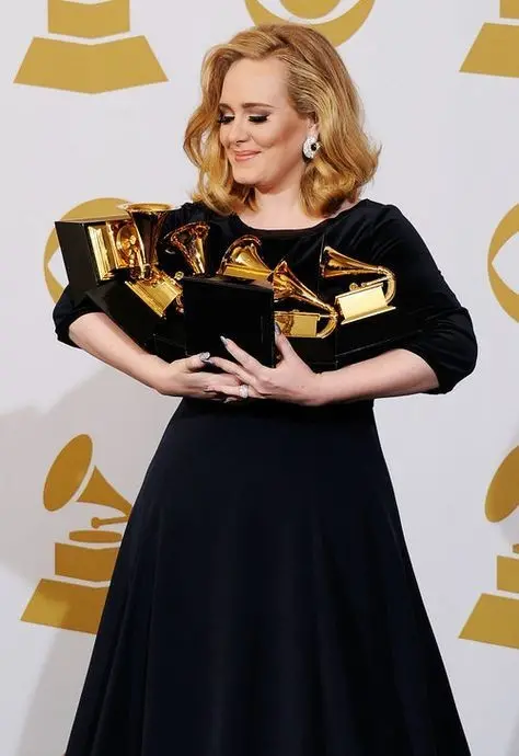 Download Adele Profile Picture Girl with Golden Voice