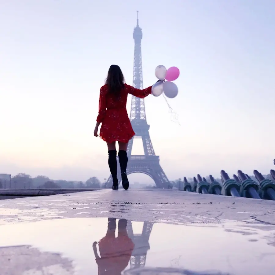 Girly Eiffel Tower Profile Picture