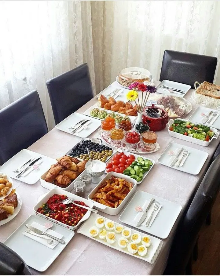 Download Breakfast Table Photos for Inspiration