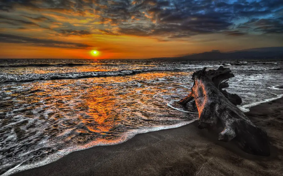 Beautiful Sea And Beach HD Photo