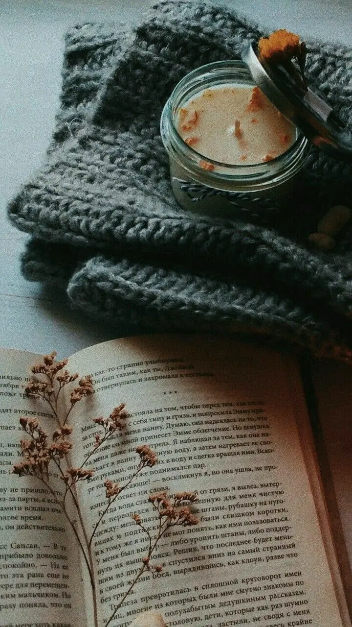 High-Quality Wallpaper for Blogging and Writing