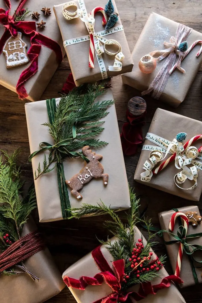 Download High-Quality Santa Claus Gift Images