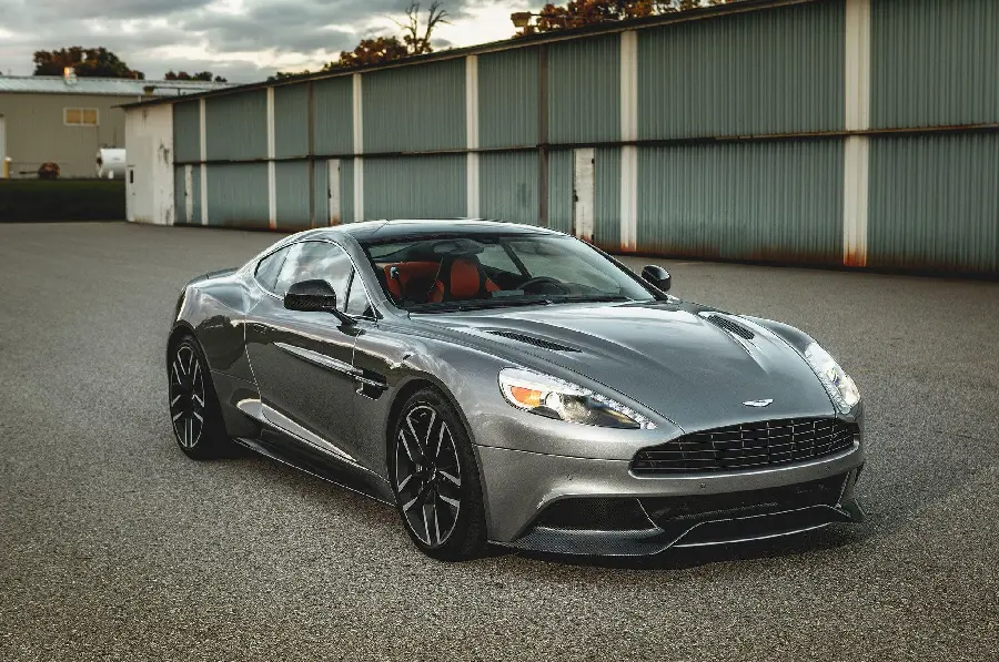 Aston Martin Vantage 2018 Luxury Interior Photo