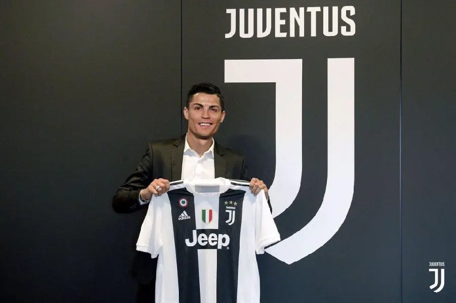 Cristiano Ronaldo Juventus Jersey Image - Iconic Moment