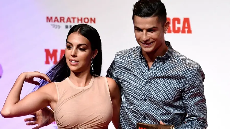 Download Cristiano Ronaldo Photo - With Wife