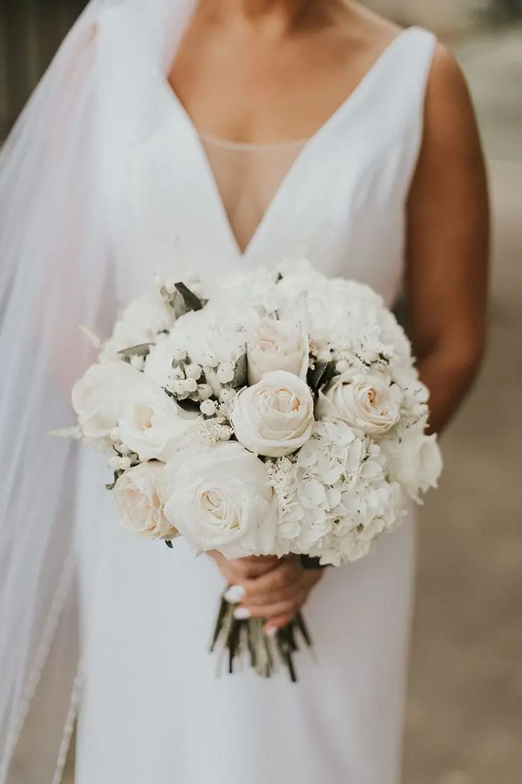 White Bridal Bouquet Photos and Models for Weddings