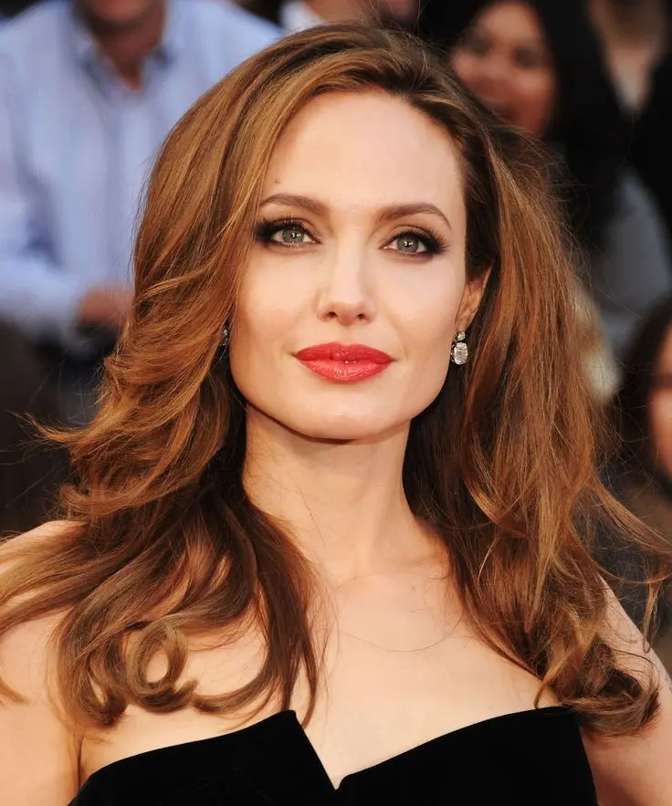 Controversial Angelina Jolie Photo for Fans
