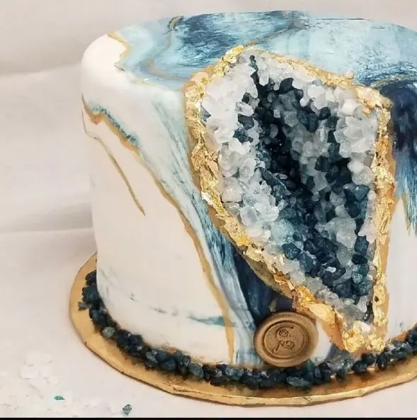 Luxury Birthday Cake Image - Elegant and Unique