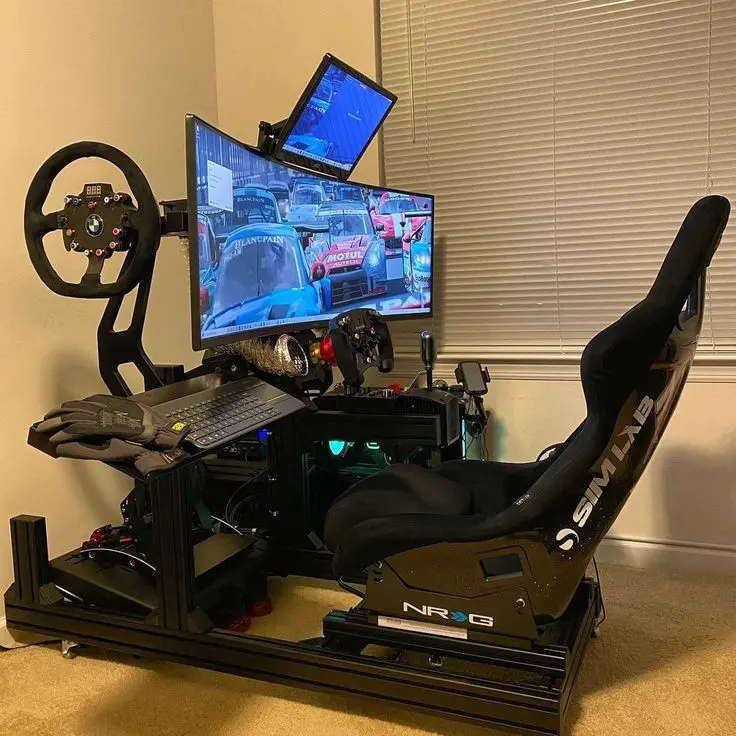 Download Profile Picture of Gamer's Room Accessories