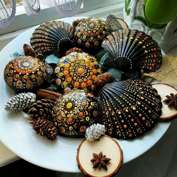 Download Pictures of Shells Painted Black