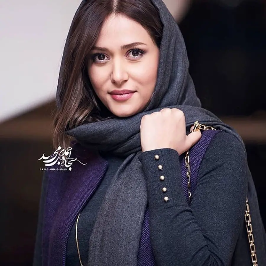 Download Images of Parinaz Izadyar - Famous Iranian Actress