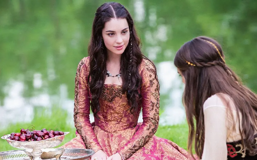 Queen Mary in Reign Series Photo