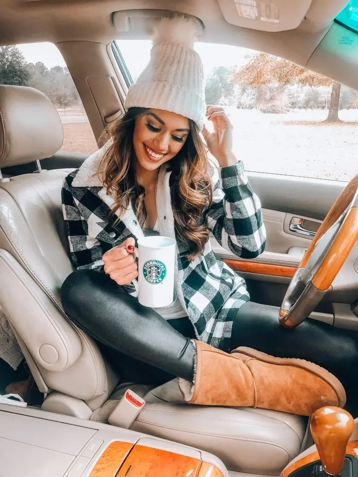 Download Sporty Girl Pose in Car