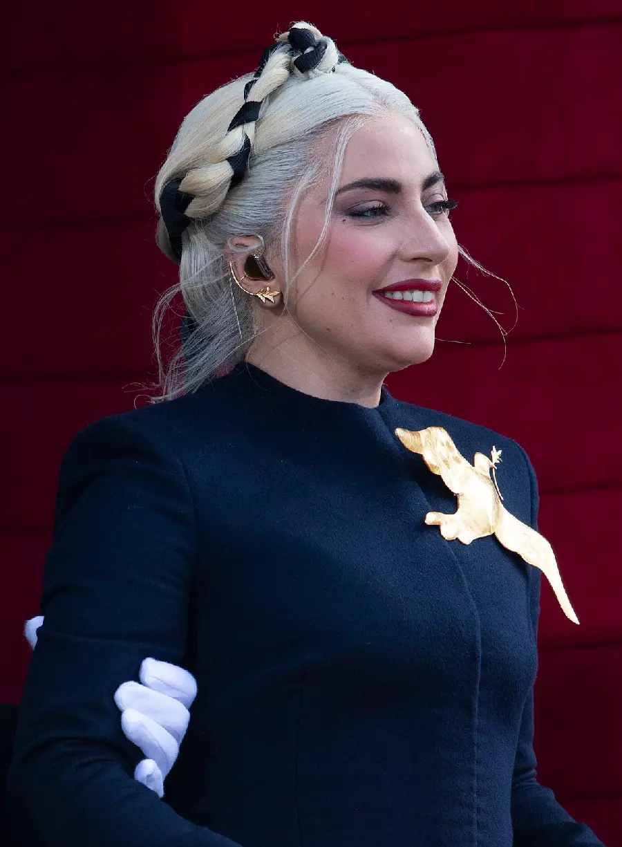 Photo of Lady Gaga the Left-Handed Hollywood Actress
