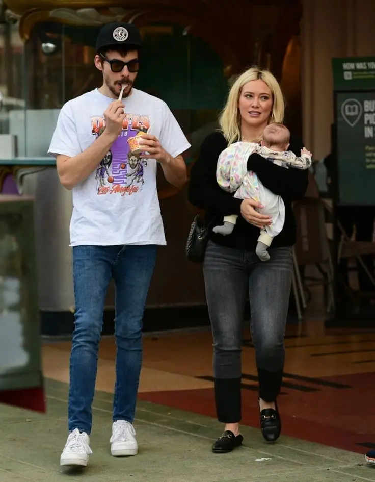 Download Hilary Duff Profile Picture Busy Schedule