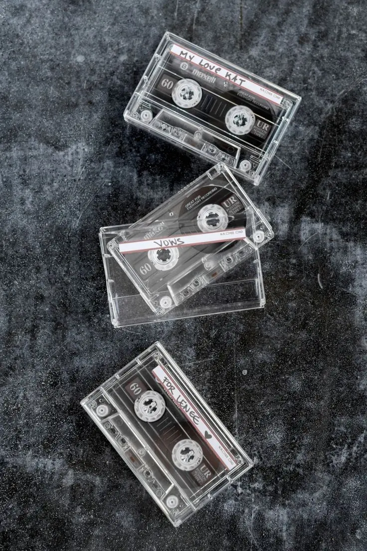 Download High-Quality Wallpaper of Vintage Cassette Tapes