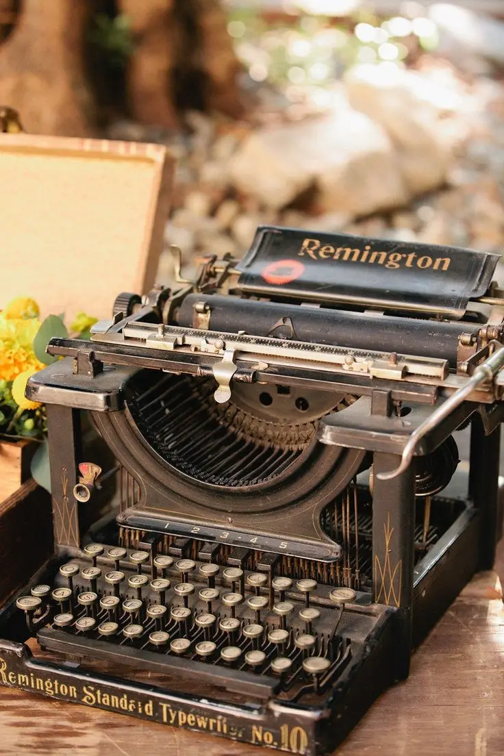 Download HD Image of Manual Typewriter