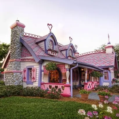 Photos of the Minnie Mouse Cartoon House in the USA