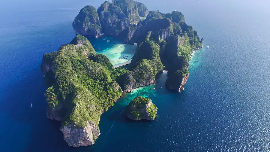 Photo of the Beautiful Maya Bay in Thailand
