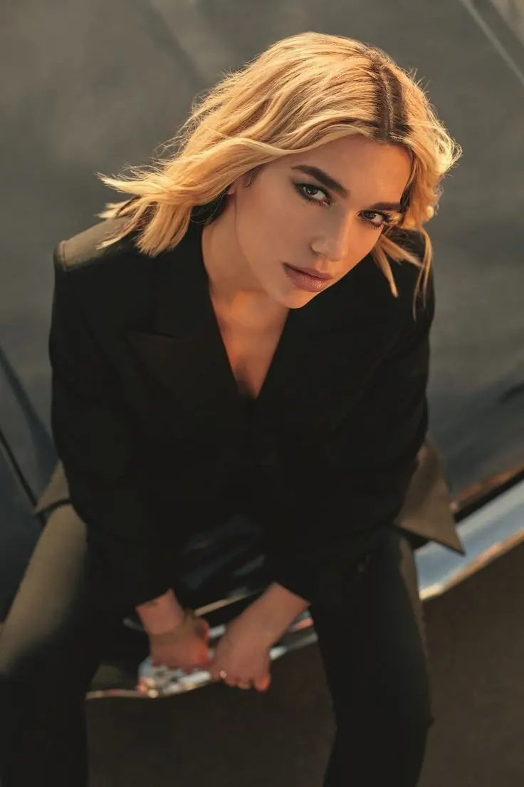 Download Dua Lipa Profile Picture Stunning Blonde