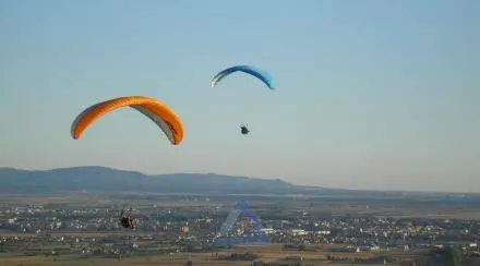 Paragliding vs Skydiving