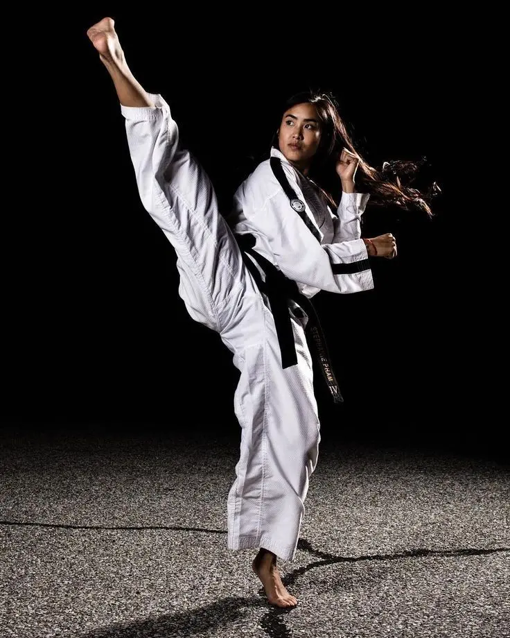 Download Almond-Eyed Athletic Girl Images